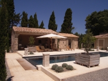 construction-renovation-eygalieres-maison-pierre-piscine-13810